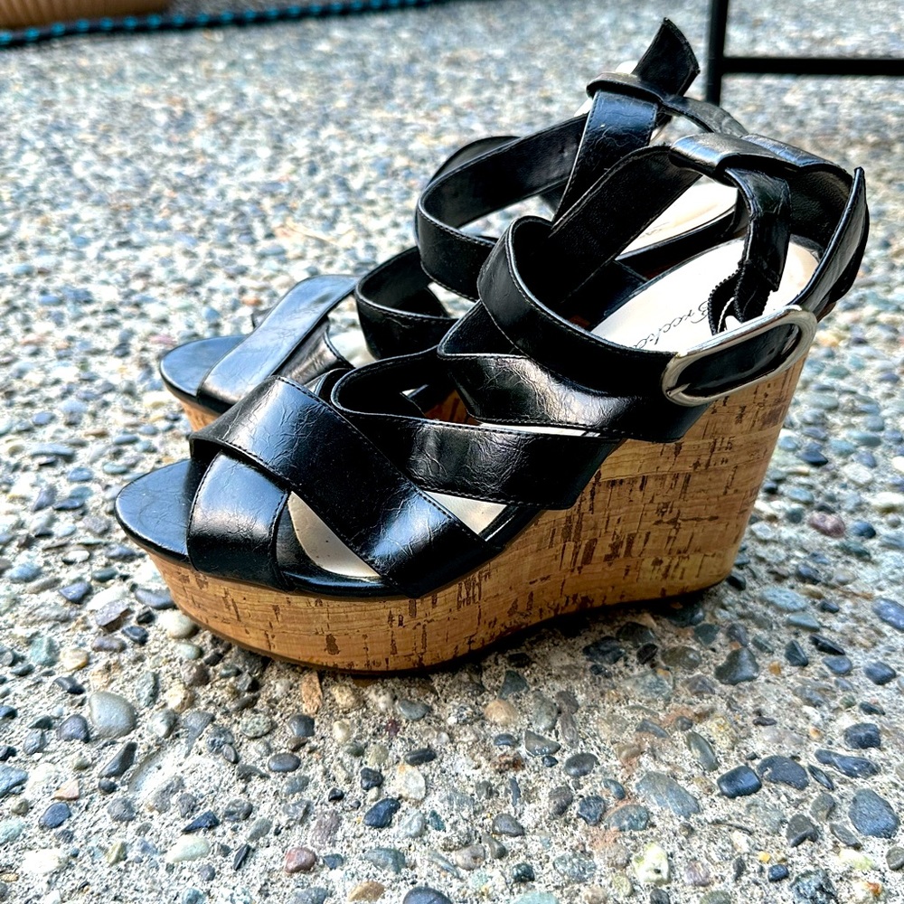 Army & Navy wedges, size 7, black